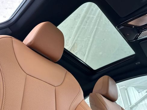 Used 2025 BMW 230i Coupe w/ Premium Package image 16