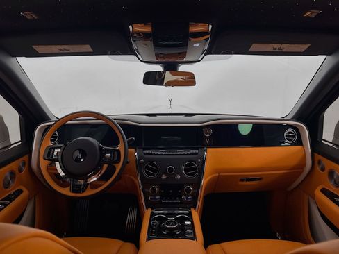 Certified 2025 Rolls-Royce Cullinan AWD/4WD image 5