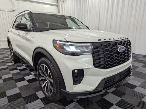 Used 2025 Ford Explorer ST-Line image 5