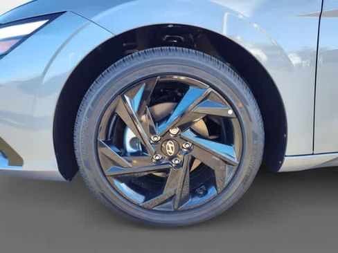 New 2026 Hyundai Elantra SEL Sport FWD image 9
