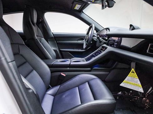 Used 2025 Porsche Taycan image 20