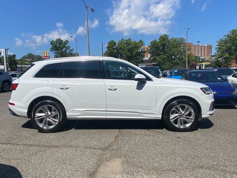 Used 2023 Audi Q7 3.0T Premium w/ Convenience Package AWD/4WD image 2