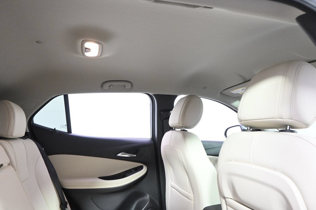 Used 2025 Buick Encore GX Sport Touring w/ Advanced Technology Package AWD/4WD image 17
