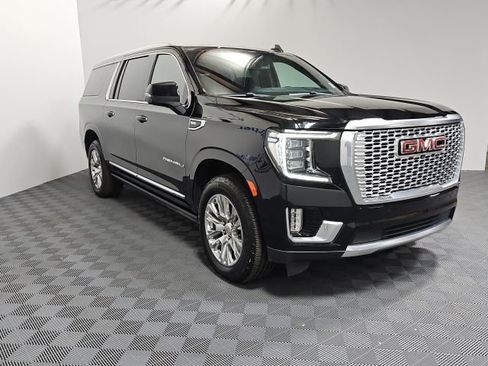 Used 2022 GMC Yukon XL Denali AWD/4WD image 4