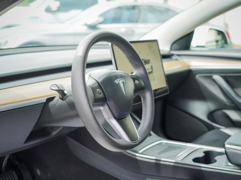 Used 2022 Tesla Model 3 Long Range AWD/4WD image 9