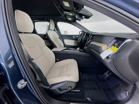 New 2026 Volvo XC60 B5 Plus w/ Climate Package PRO AWD/4WD image 29