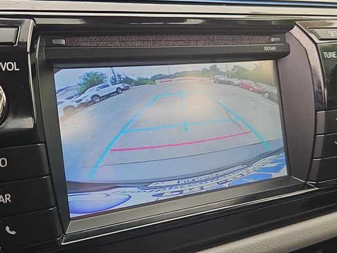 Used 2015 Toyota Corolla LE FWD image 14