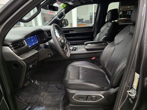 Used 2023 Jeep Wagoneer L Series III w/ Preferred Equipment Group image 18