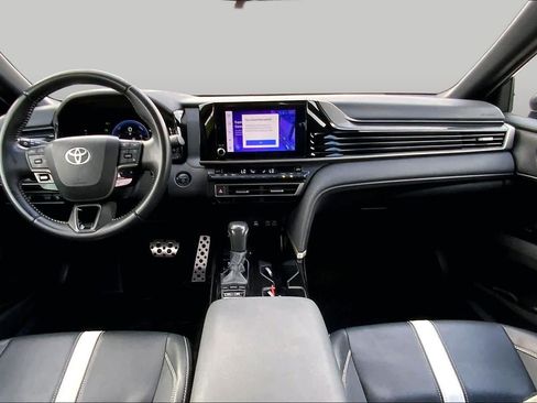 Used 2025 Toyota Camry SE FWD image 15