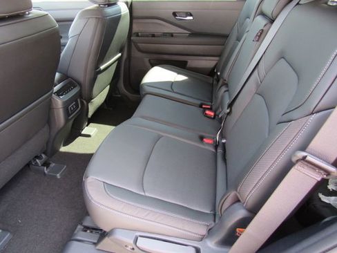 New 2026 Nissan Pathfinder SL FWD image 11