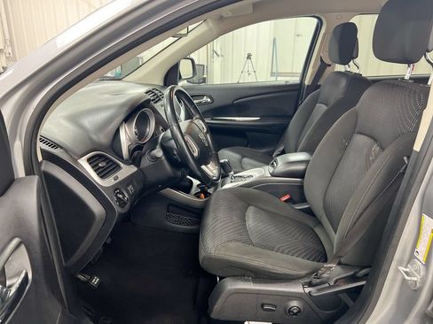 Used 2019 Dodge Journey SE w/ Premium Group FWD image 18