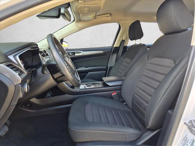 Used 2020 Ford Fusion SE FWD image 15