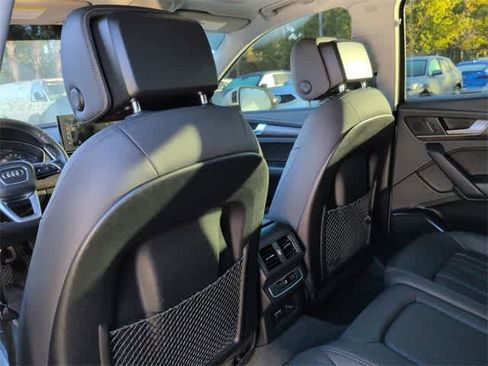 Used 2021 Audi Q5 Premium image 19