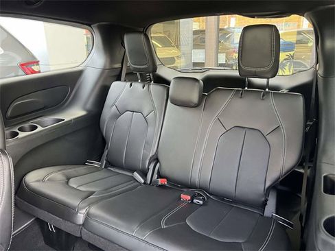 New 2026 Chrysler Pacifica Select image 34