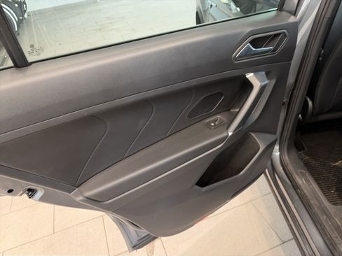 Used 2020 Volkswagen Tiguan SEL Premium R-Line image 11