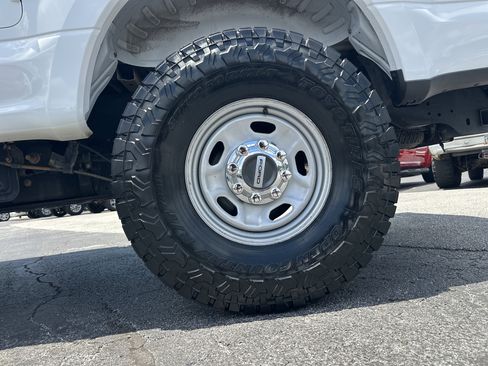 Used 2017 Ford F250 XL w/ Power Equipment Group AWD/4WD image 20