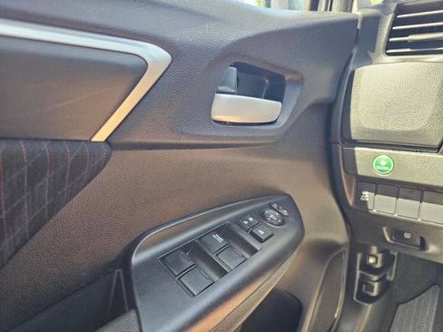 Used 2018 Honda Fit Sport image 29