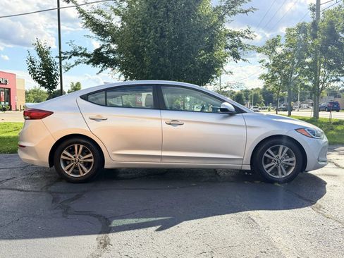 Used 2018 Hyundai Elantra Value Edition w/ Cargo Package FWD image 9