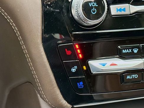 Used 2024 Ford Explorer King Ranch w/ Technology Package image 21