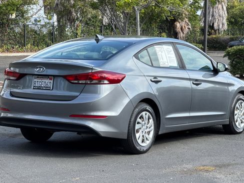 Used 2017 Hyundai Elantra SE image 3