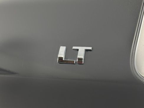 Used 2020 Chevrolet Suburban LT image 18