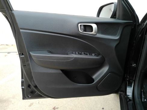 Used 2022 Hyundai Venue SEL w/ Cargo Package image 11