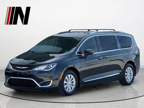 Used 2019 Chrysler Pacifica Touring-L FWD image 1