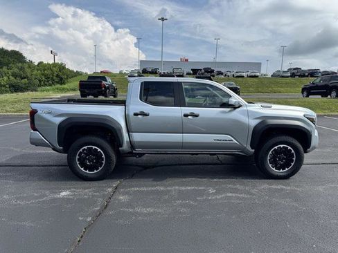 Certified 2025 Toyota Tacoma TRD Off-Road image 2