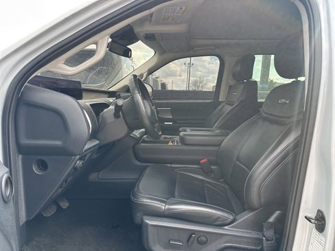 Used 2025 Ford Expedition Platinum image 6