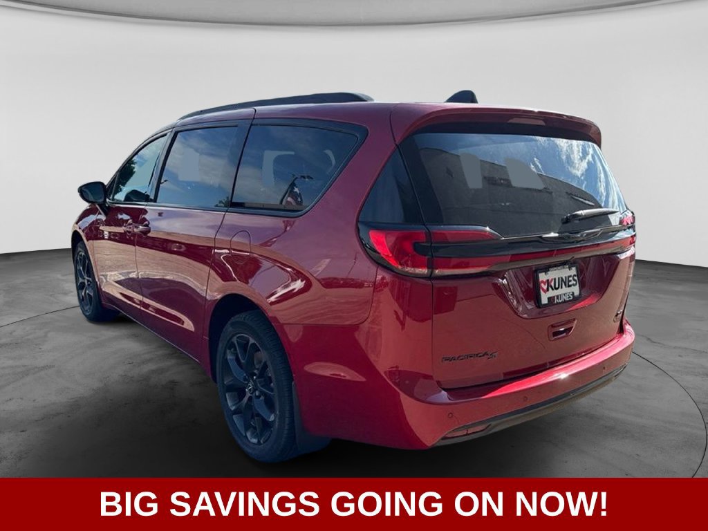New 2026 Chrysler Pacifica Select w/ S Appearance Package AWD/4WD image 8