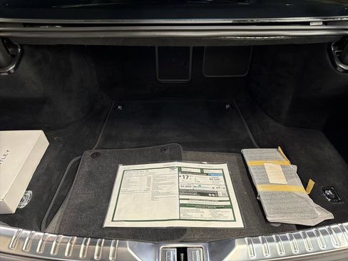 Used 2022 Bentley Flying Spur V8 image 32