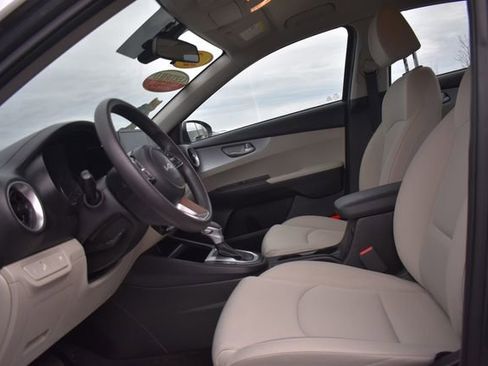 Certified 2022 Kia Forte LXS w/ LXS Technology Package image 19