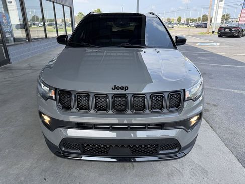 Used 2023 Jeep Compass Latitude w/ Sun and Sound Group AWD/4WD image 2
