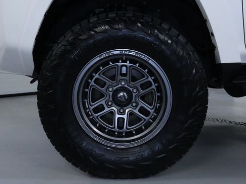 Used 2021 Toyota 4Runner SR5 AWD/4WD image 32