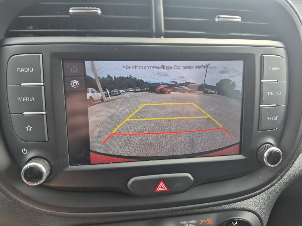 Used 2025 Kia Soul LX w/ LX Technology Package FWD image 22