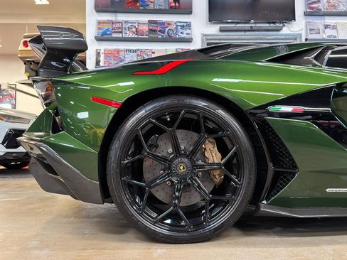 Used 2021 Lamborghini Aventador SVJ AWD/4WD image 14