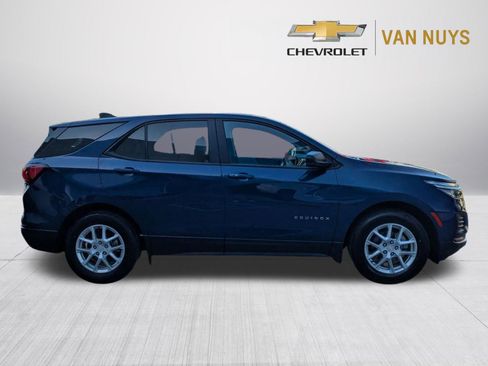 Used 2023 Chevrolet Equinox LS w/ LS Convenience Package FWD image 4