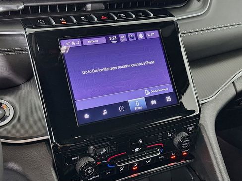 Used 2025 Jeep Grand Cherokee Altitude image 13