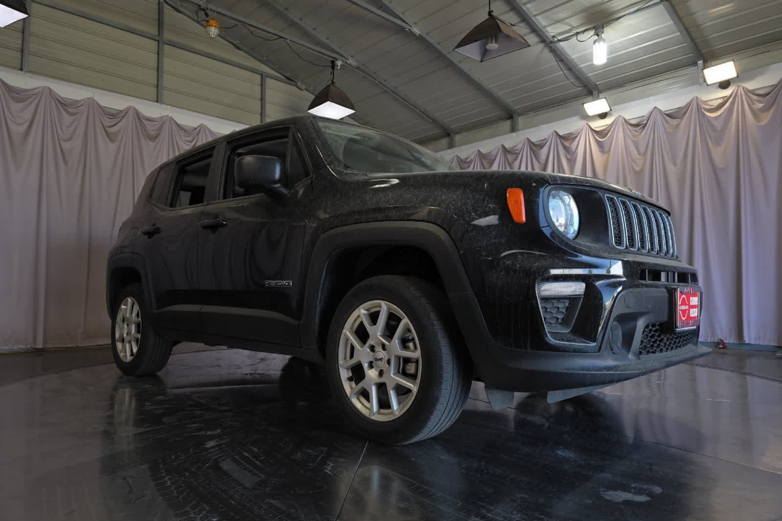 Used 2023 Jeep Renegade Latitude AWD/4WD image 10