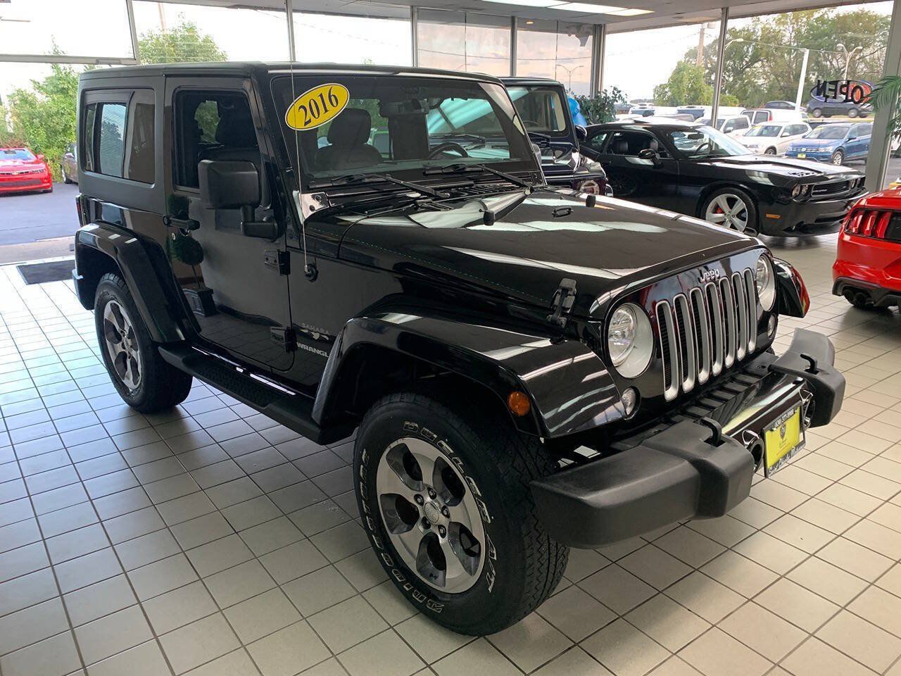 Used 2016 Jeep Wrangler Sahara w/ Connectivity Group AWD/4WD image 4