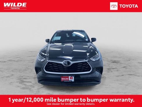 Certified 2023 Toyota Highlander L image 4