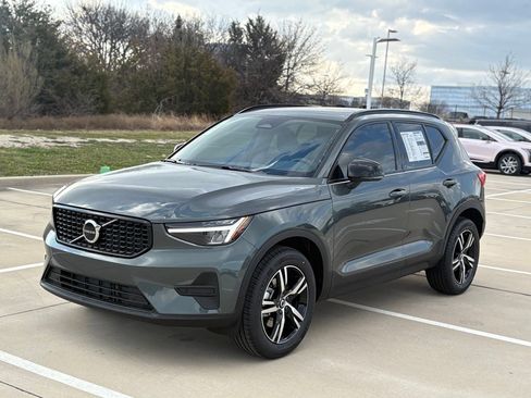New 2026 Volvo XC40 B5 Core w/ Climate Package image 3