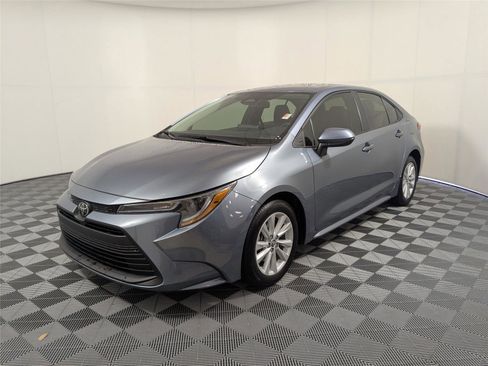 Used 2024 Toyota Corolla LE w/ LE Convenience Package image 2