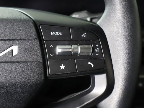 Used 2025 Kia K4 LXS image 36