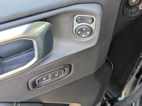 Used 2025 Jeep Wrangler Unlimited Sahara AWD/4WD image 18