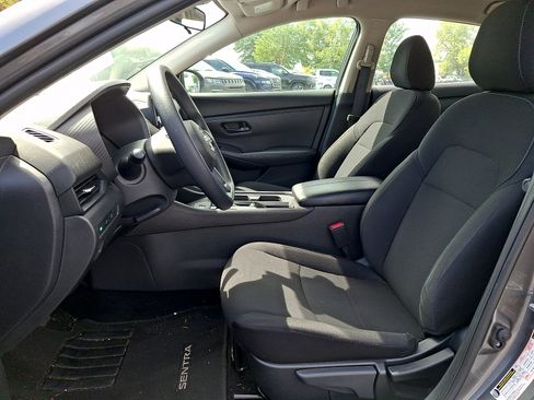 Used 2025 Nissan Sentra S FWD image 13
