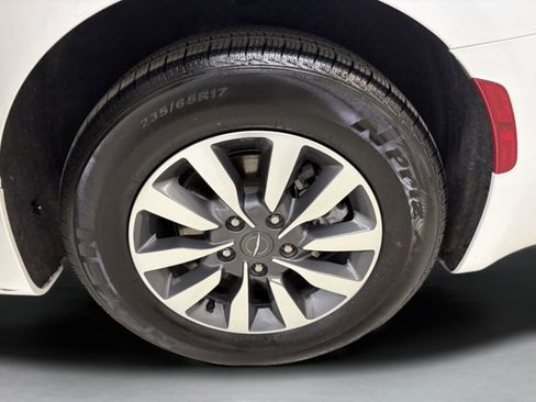 Used 2022 Chrysler Pacifica Touring-L image 7