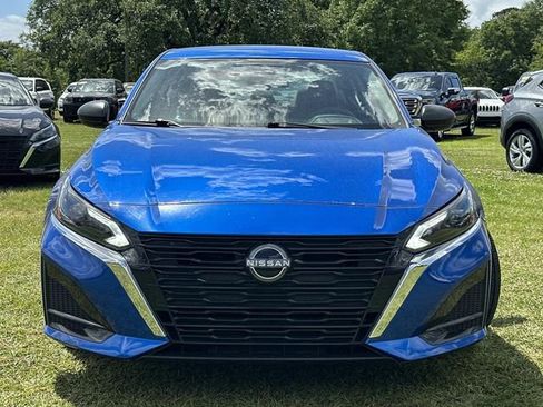 Used 2025 Nissan Altima 2.5 SV FWD image 3