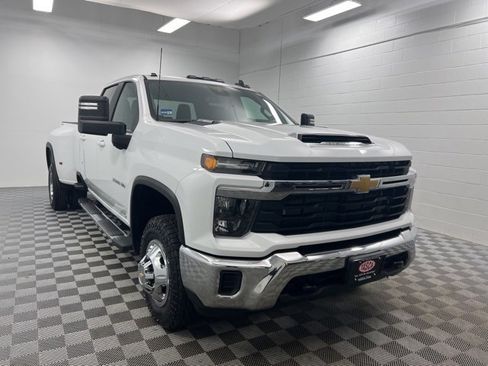 Used 2024 Chevrolet Silverado 3500 LT image 1