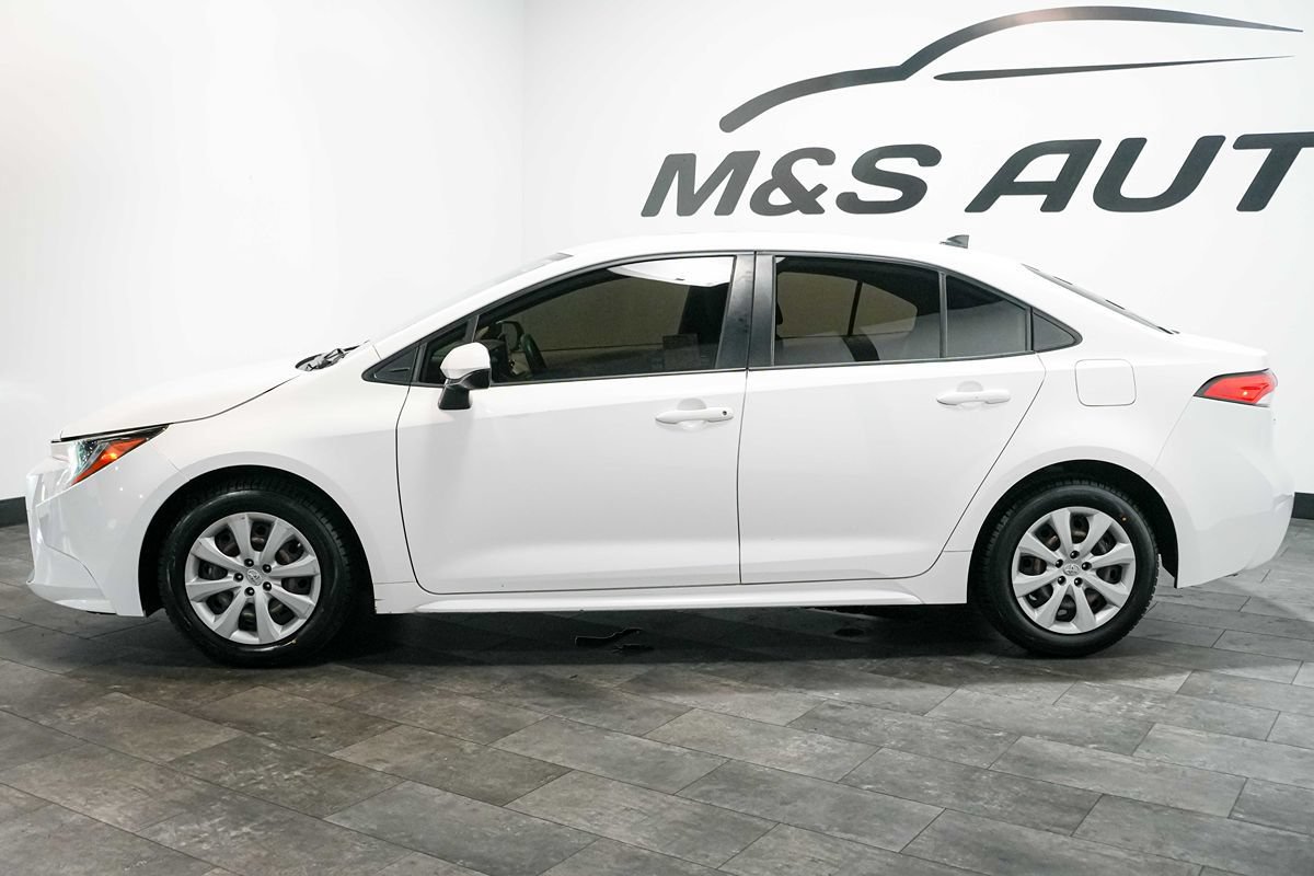 Used 2022 Toyota Corolla LE FWD image 3